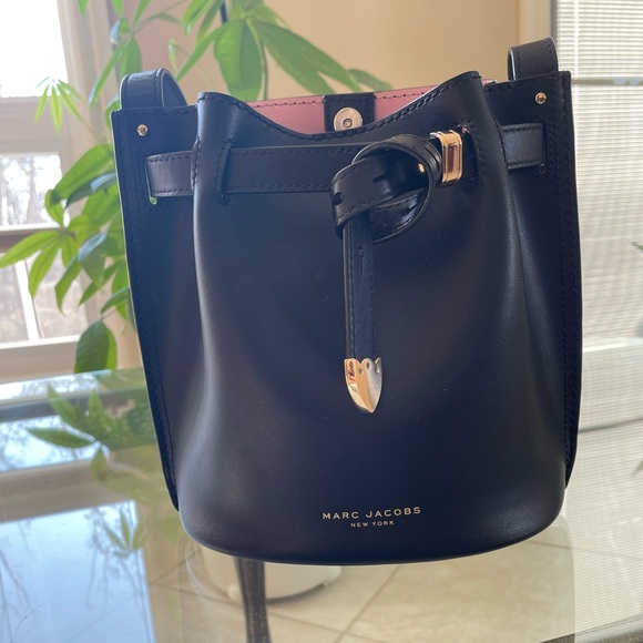 Marc Jacobs black and gold crossbody bag. Like new ! Cross posted! - Picture 2 of 5